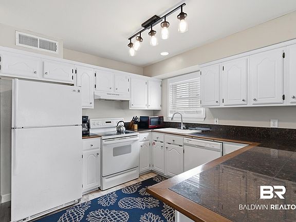 5th image of 1476 W Lagoon Ave #B