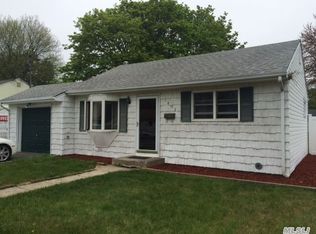 1405 Brooklyn Blvd, Bay Shore, NY 11706
