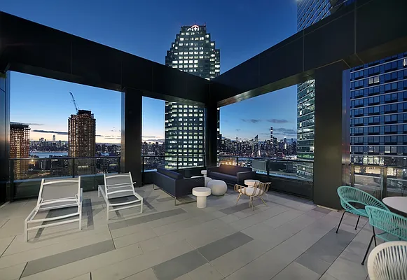 Rented by Greystar | media 23