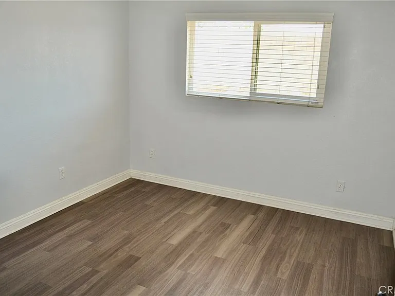 894 N Orange St — Photo 26