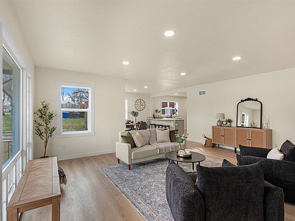 2nd image of 202 22nd St S