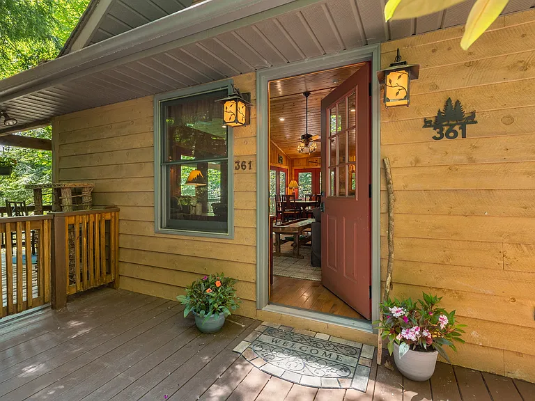 361 Wyanoak Rd — Photo 3
