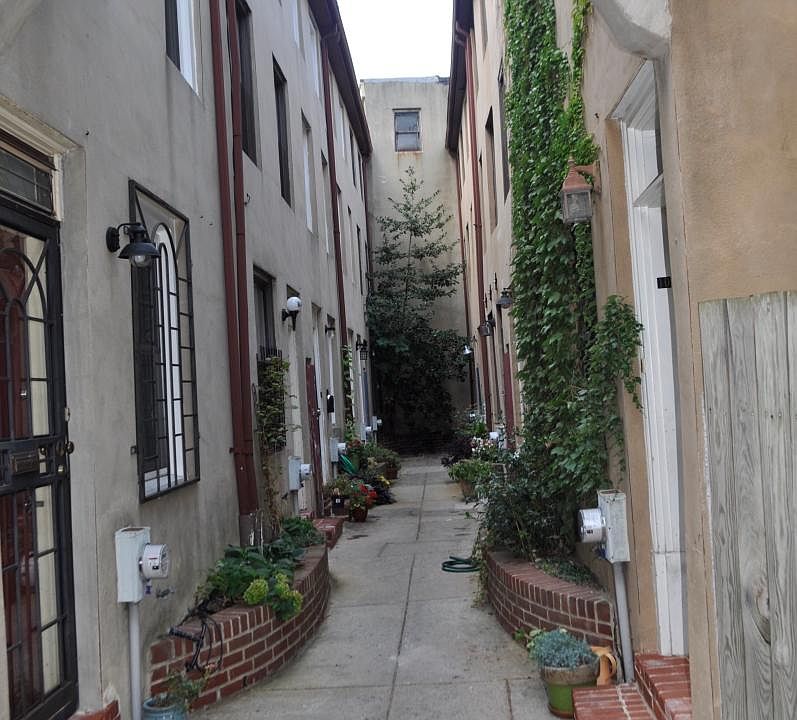 Private alley