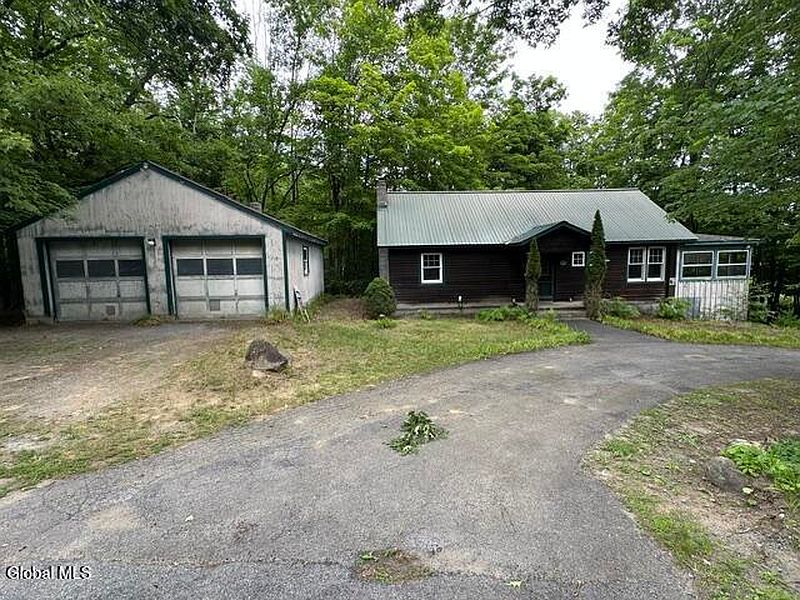 3rd image of 440 Potter Hill Road