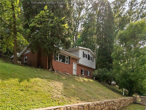 2nd image of 852 Beaumont Rd