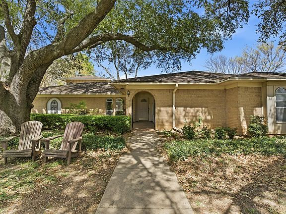 2nd image of 2326 Forest Hills Rd