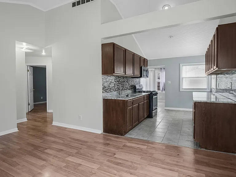 22000 Cunningham Ave — Photo 8
