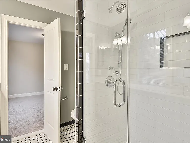 2205 N Edison St — Photo 22