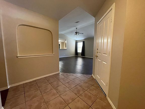 4th image of 1003 Magnolia Fld