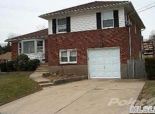 3 Brooks St, Hicksville, NY 11801