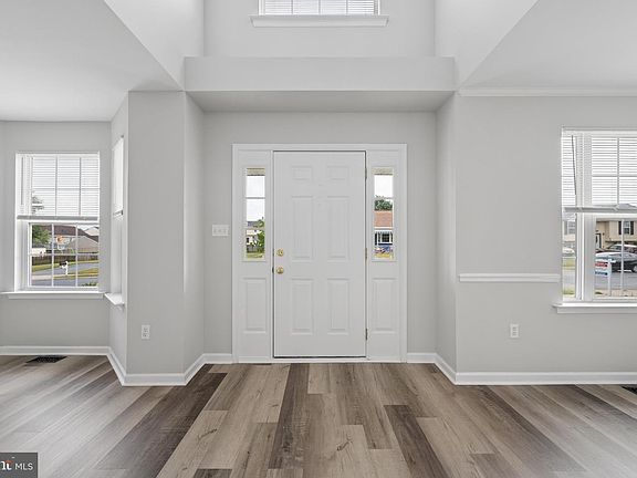 4th image of 207 Bentley St