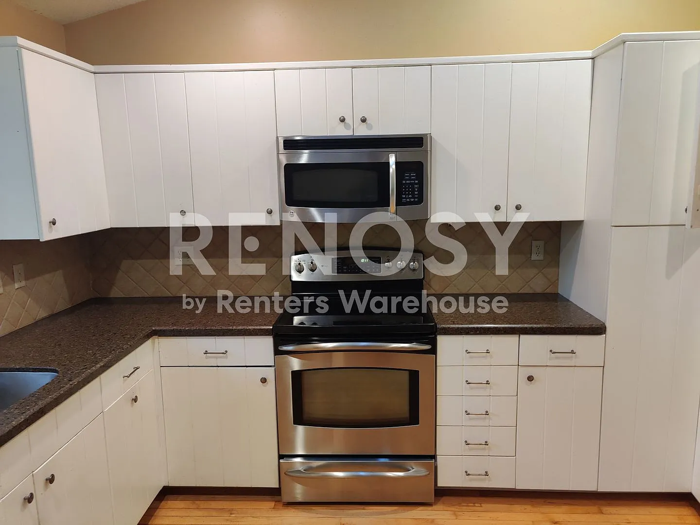 Available Now! Spacious 3 Bed 3 Bath Multi-Level Home Near Downtown & St. Marys Hospital - 2008 H... — Photo 3