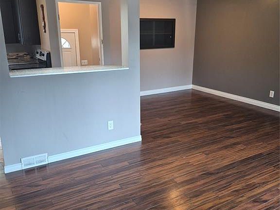 4th image of 403 RUTH STREET E