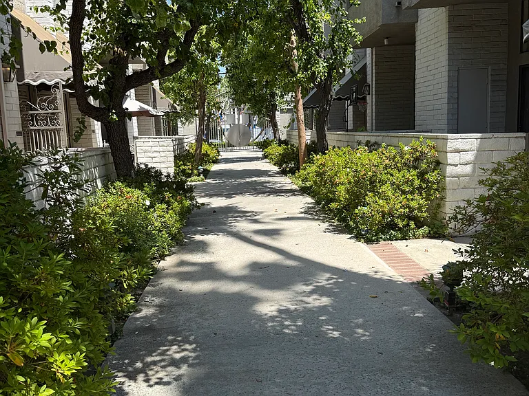 5345 White Oak Ave #G — Photo 36