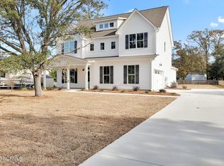 221 Tumbling Brook Ln, Holly Ridge, NC 28445