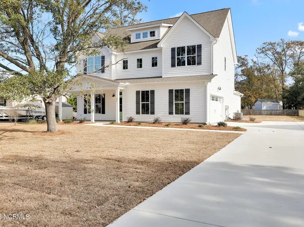 221 Tumbling Brook Lane, Holly Ridge, NC 28445