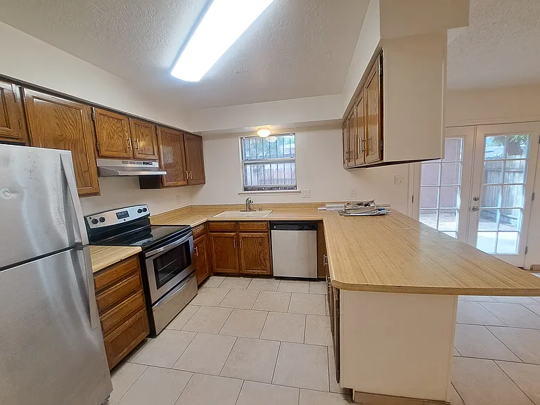 1345 Branson Ave #1D — Photo 6