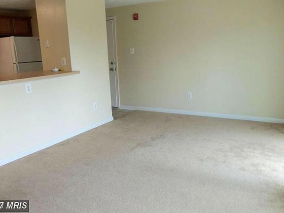 3rd image of 301 Palmspring Dr APT 9-4