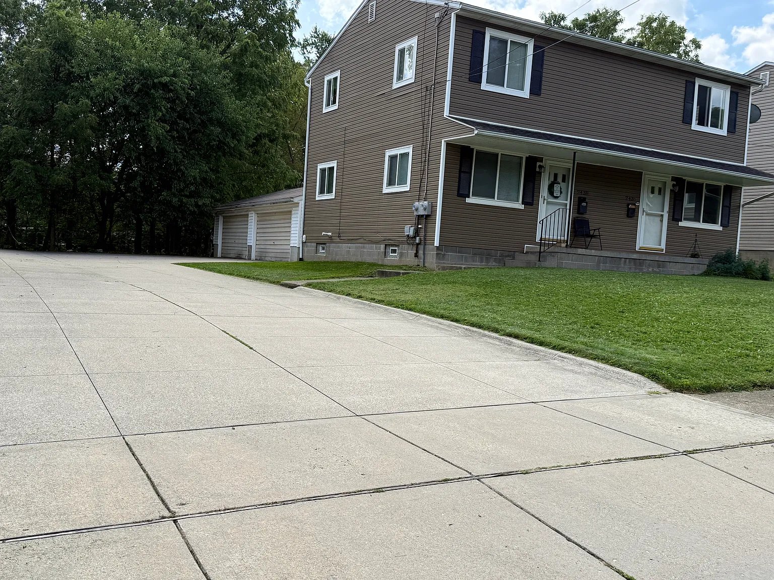2 bed, 852 sqft, $950 — Photo 2