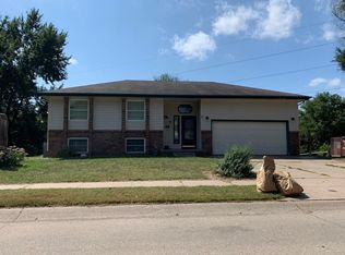 6118 S 115th St, Omaha, NE 68137