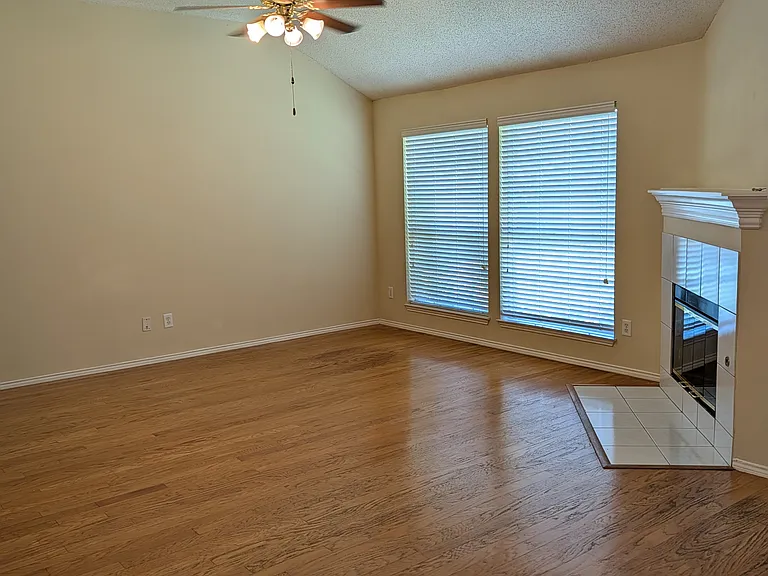 817 Snapdragon Ln — Photo 4