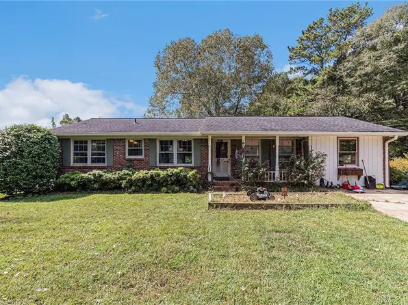 623 Lakeview Dr, Monroe, GA 30656