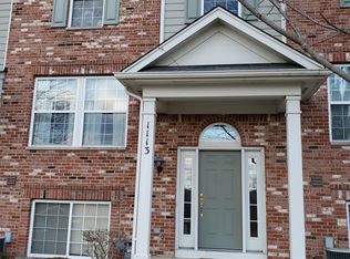 1113 Reserve Dr, Elgin, IL 60124