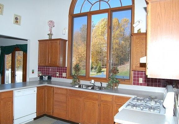 Fully applianced kitchen, all new within last 3 years!