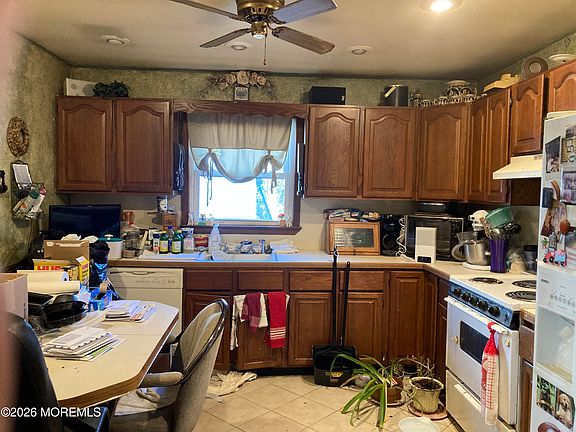 4th image of 152 Chapel Hill Road