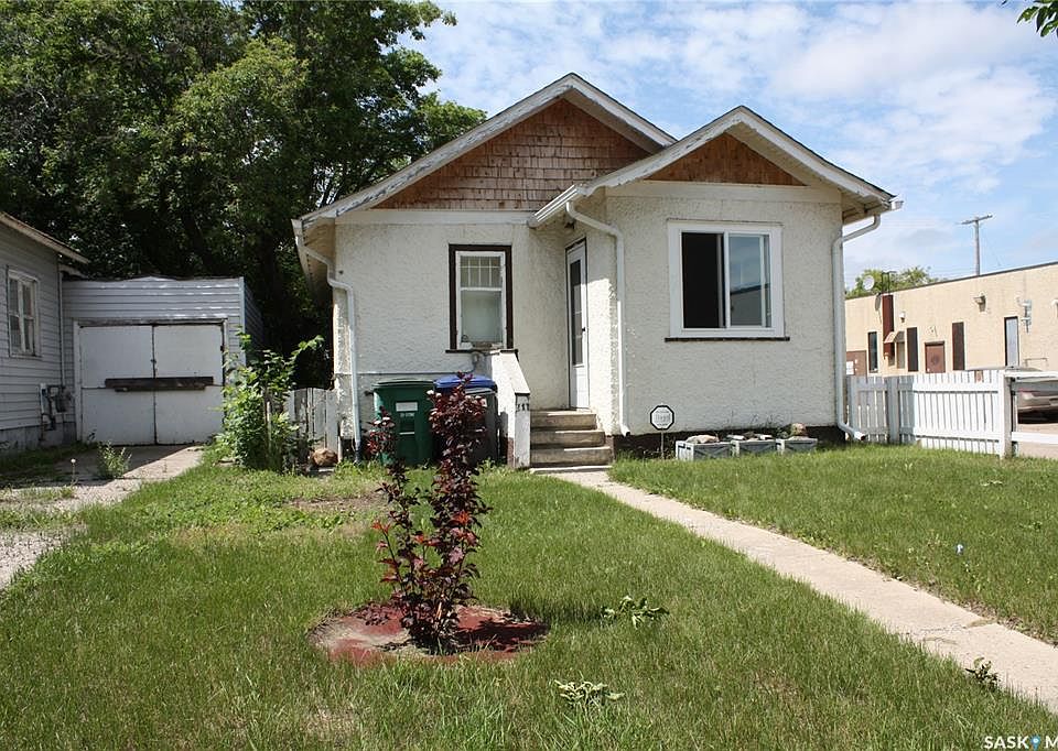 1st image of 111 L AVENUE S