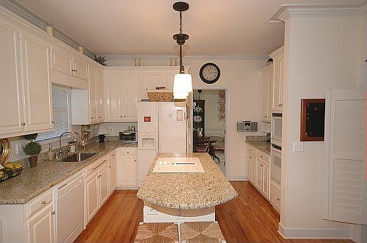 2nd image of 2208 Lullwater Dr