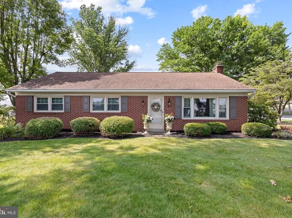 17 Penn Grant Rd, Willow Street, PA 17584