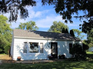 242 N Main St, Roberts, IL 60962