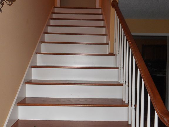 4th image of 411 Woodfield Dr