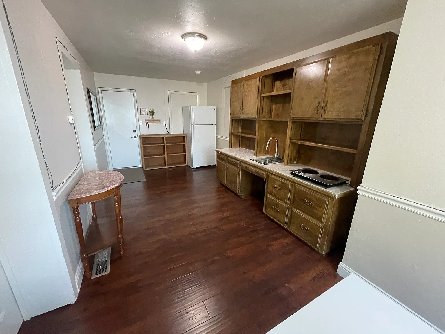 231 E Dennett Ave — Photo 2