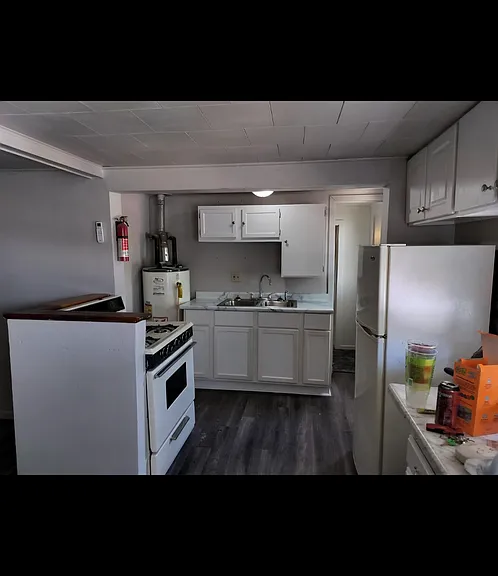 906 Gilbert St — Photo 1