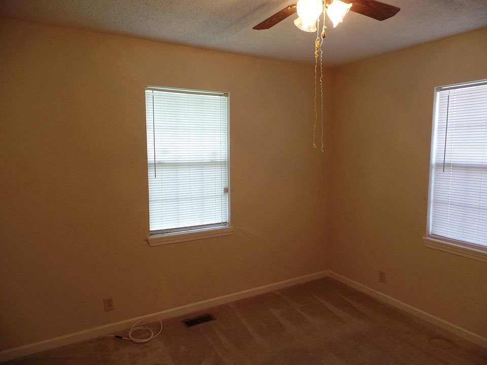 2nd image of 3335 E Woodrow Pl