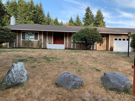 4th image of 830 Fenske Dr NE