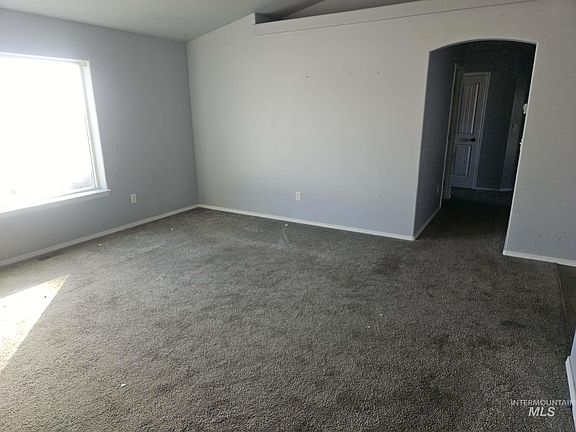 3rd image of 226 Bellevue Ct