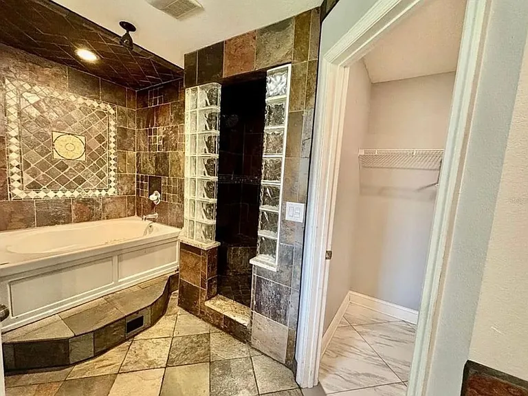 12 Regency Dr — Photo 11