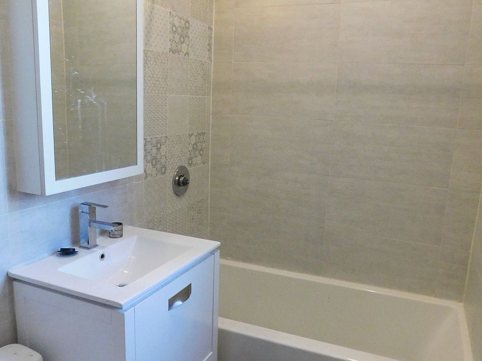 2nd image of 155 W 162nd St APT 4F