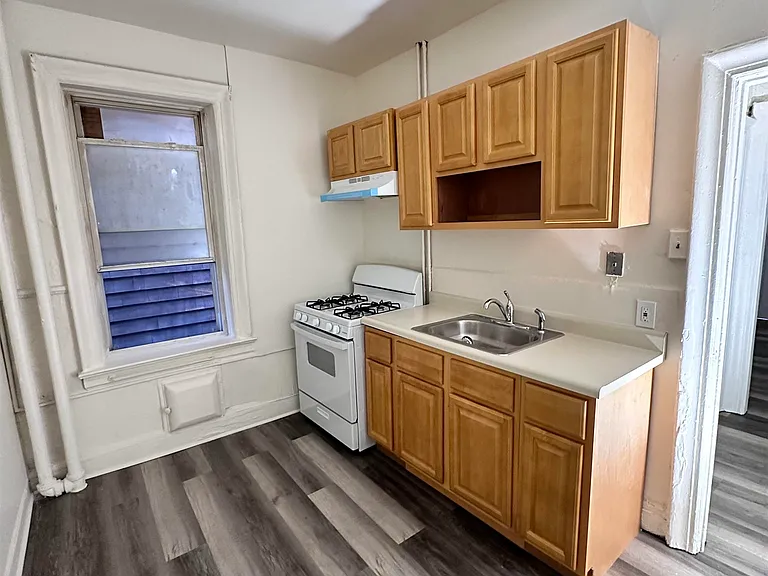 90 Harmon St #4 — Photo 5
