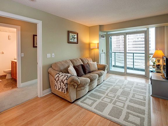 2nd image of 15 Grenville St #1504