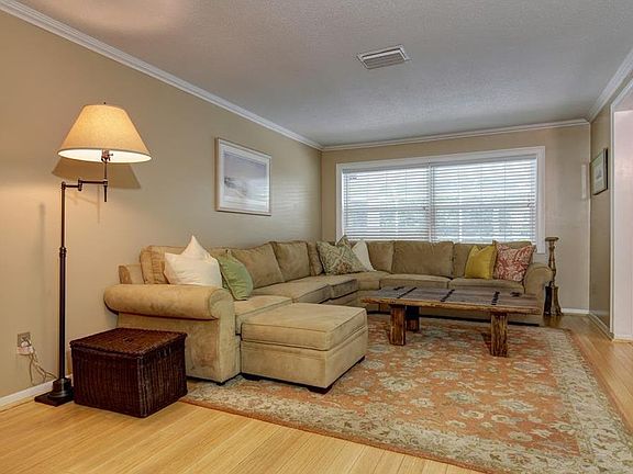 4th image of 8105 Bayhaven Dr