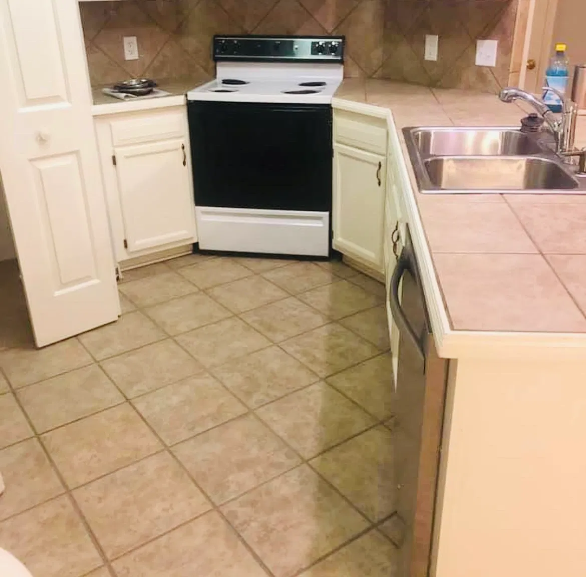 2 bed, 1100 sqft, $1,800 — Photo 1
