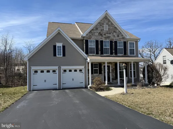 135 Ava Dr, Red Lion, PA 17356