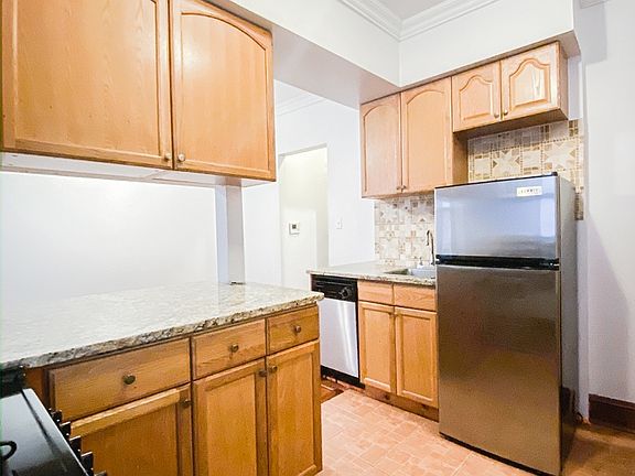 4th image of 111 Greenwich Ave #2B