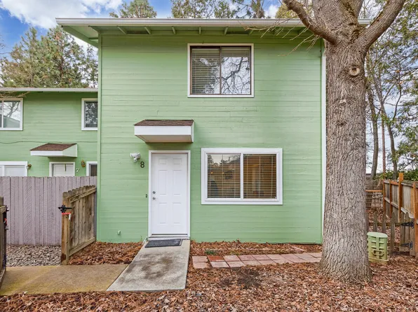 600 W 1st St #8, Phoenix, OR 97535