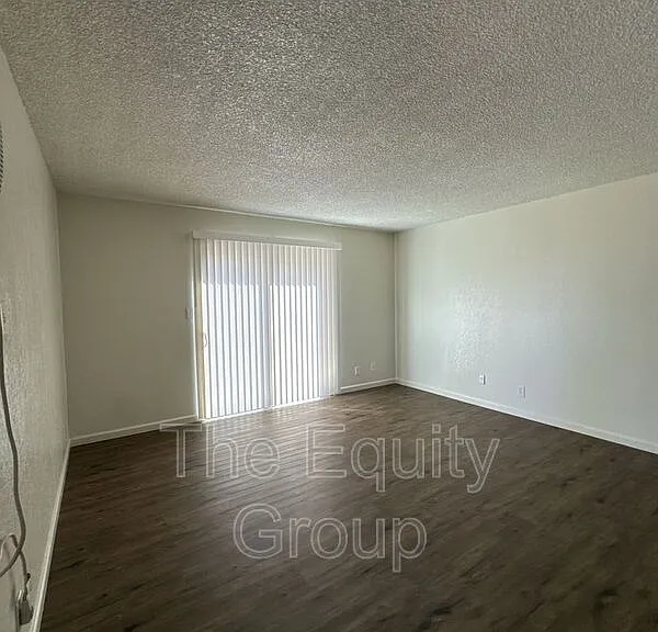 1426 W Elowin Ave — Photo 3