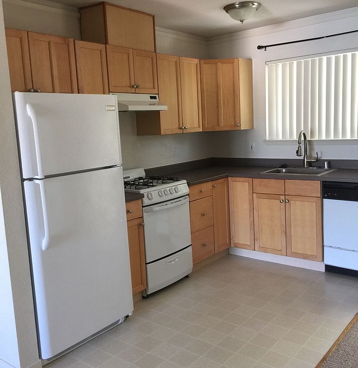 2nd image of 114 E K St